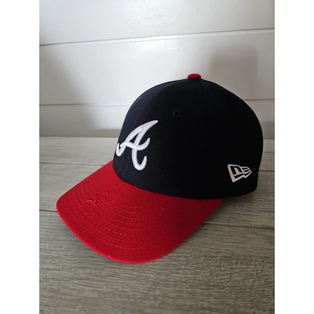 New Era Atlanta Braves Youth 9FORTY Baseball Cap Black Red Adjustable Hat